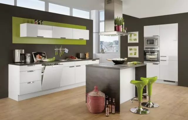 Reforma-cocina-con-isla-marmol-negro