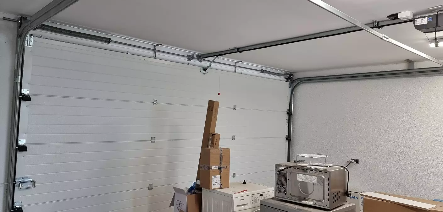 Instalación canales eléctricas fabricas